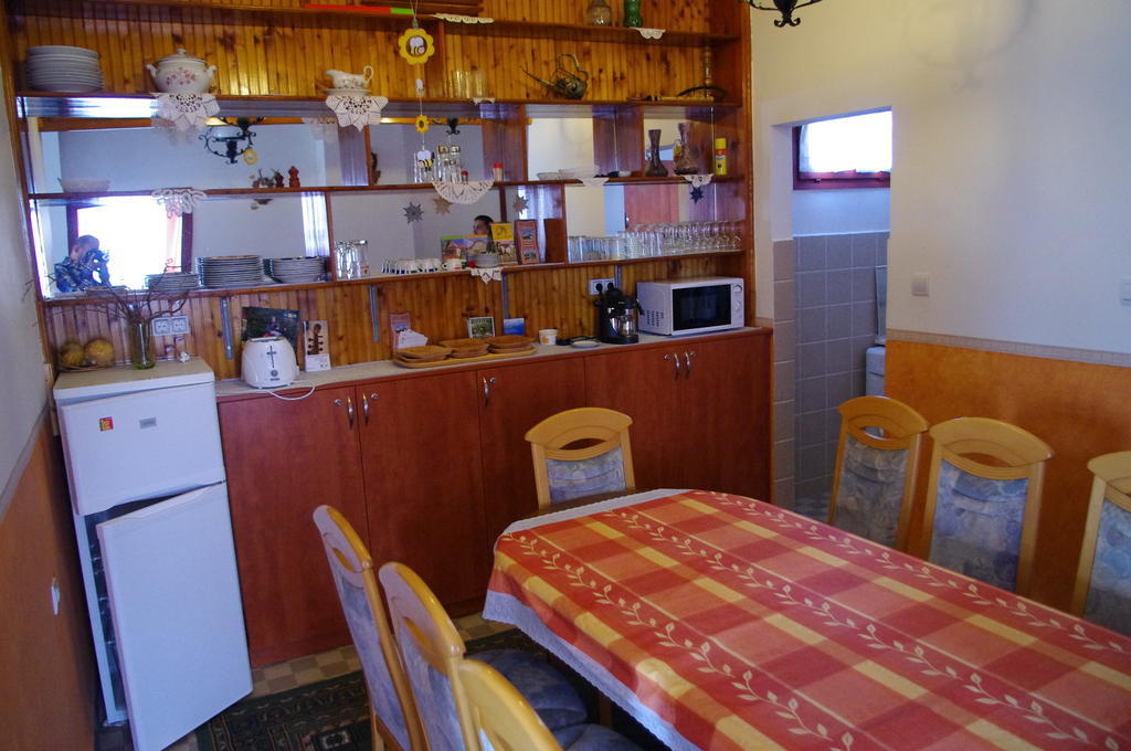 Horváth Kert Vendégház Zirc Zimmer foto