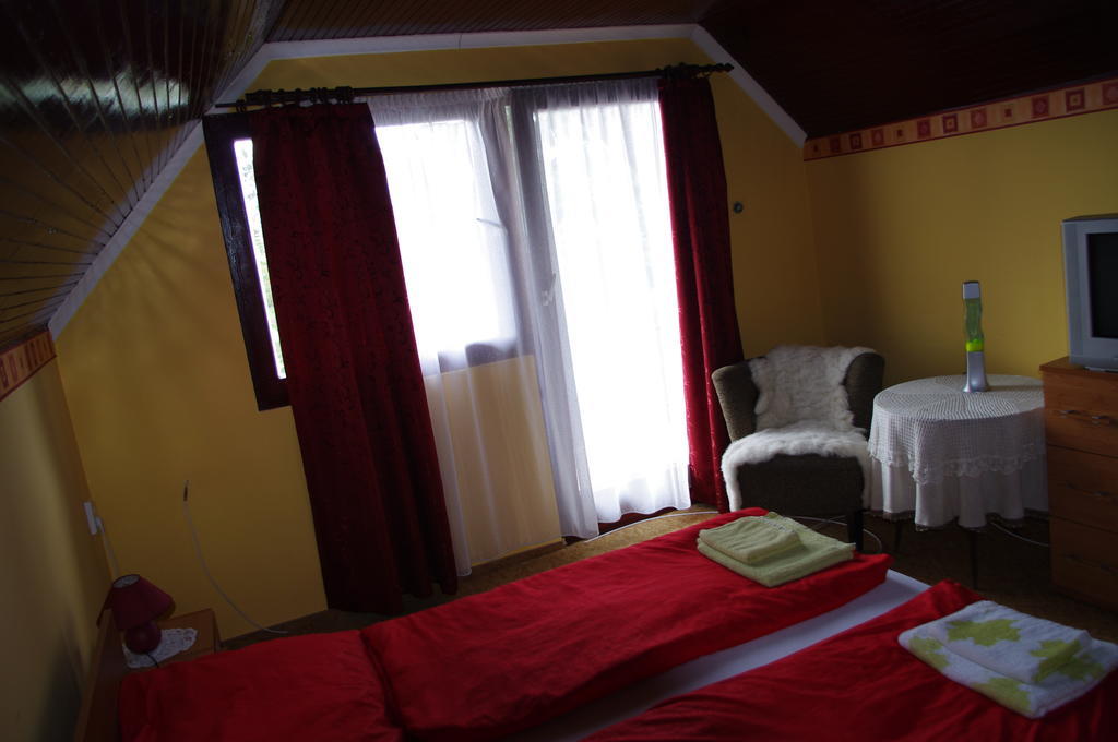 Horváth Kert Vendégház Zirc Exterior foto