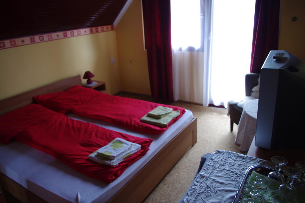 Horváth Kert Vendégház Zirc Zimmer foto